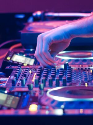 HIP-HOP Salon Hosted By Hydro8SIXTY & DJ Cmoney