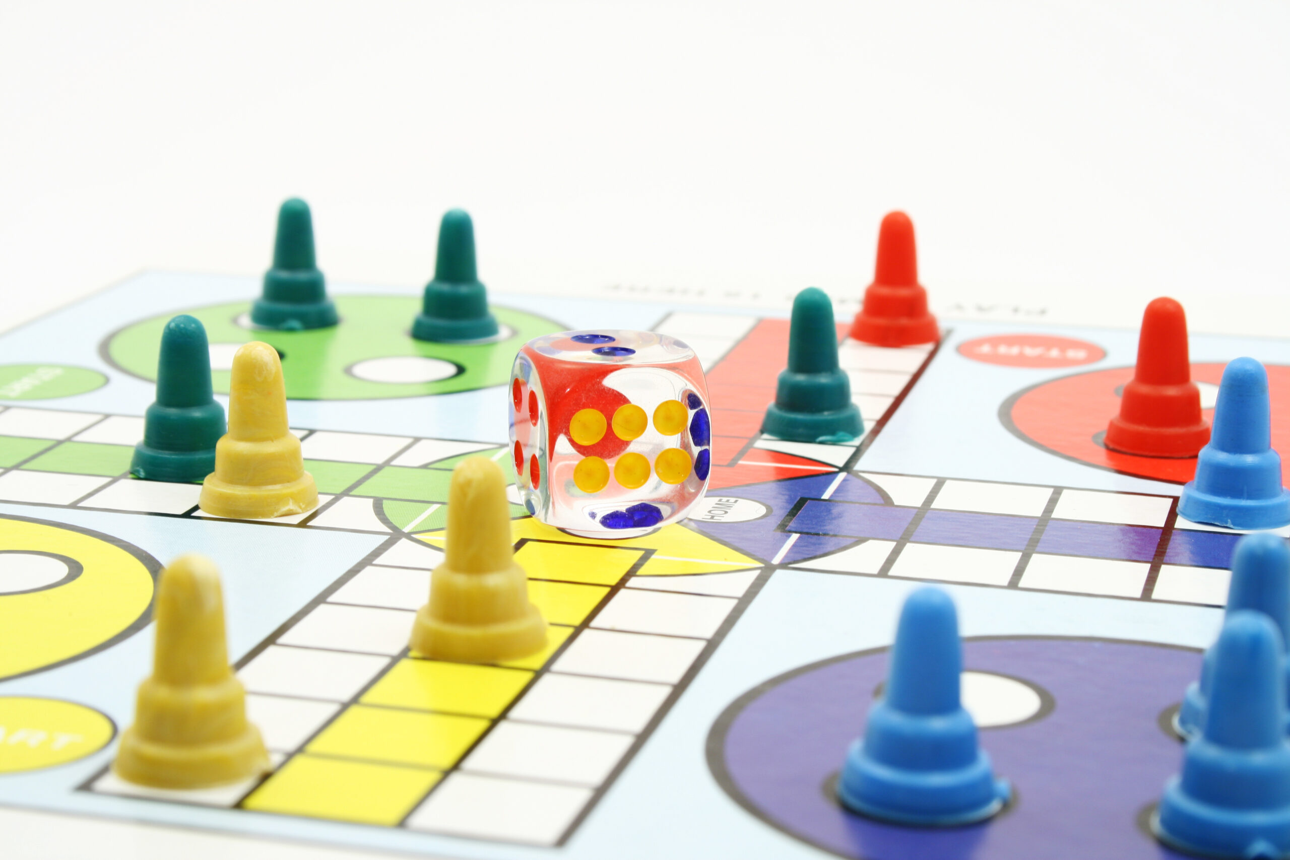 Настольные игры для детей. Игра в настольные игры. Вечер настольных игр. Игротека на столе. Игротека на столе.